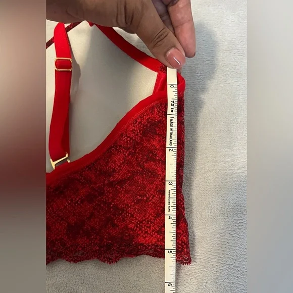 Leonisa Chic, comfortable and sexy red strapless bra - Picture 11 of 12